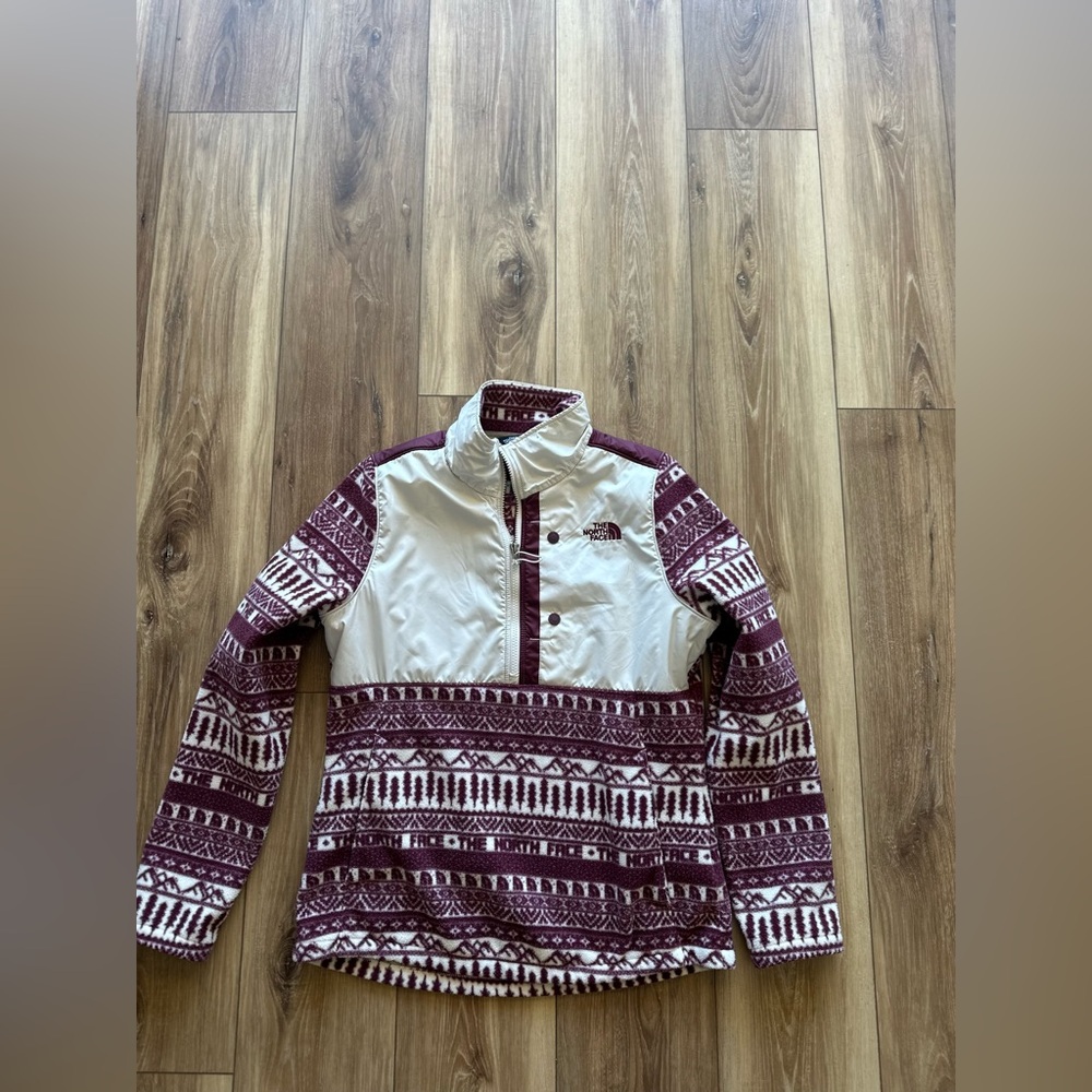 The North Face women’s Aztec Patterned fleece Pullover size medium